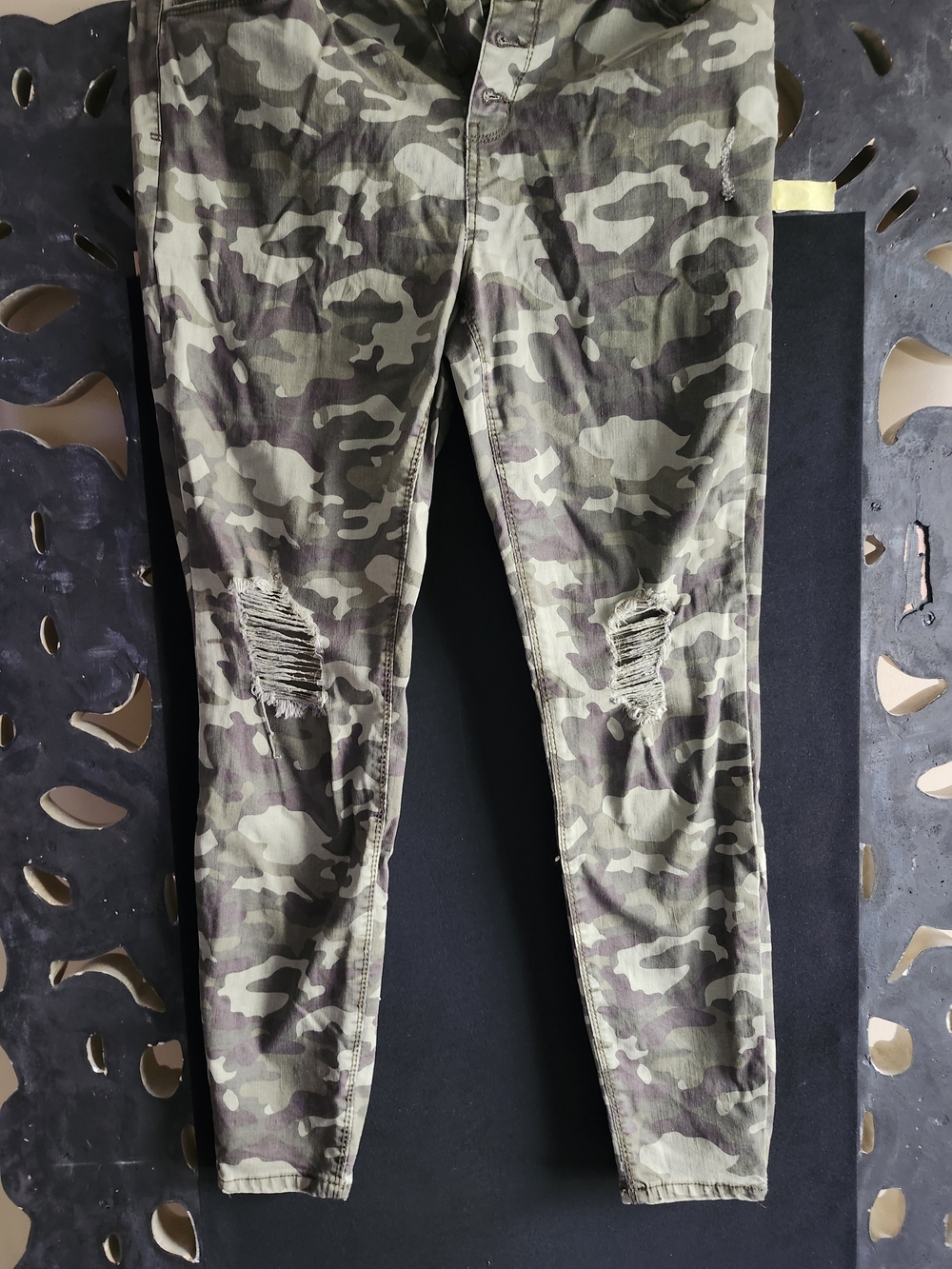 Mudd Women's Olive Camo Distressed Skinny Jeans